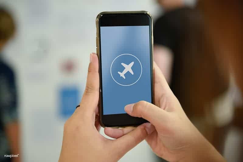 Can You Charge Your Phone on the Plane? (By Airline) Executive Flyers