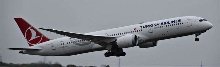 Boeing 777-9 (world's longest plane) flying shortly after takeoff